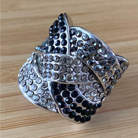 Lia Sophia Cocktail Hour Statement Ring Dazzling Two Tone Crystals size 7 - Picture 10 of 10